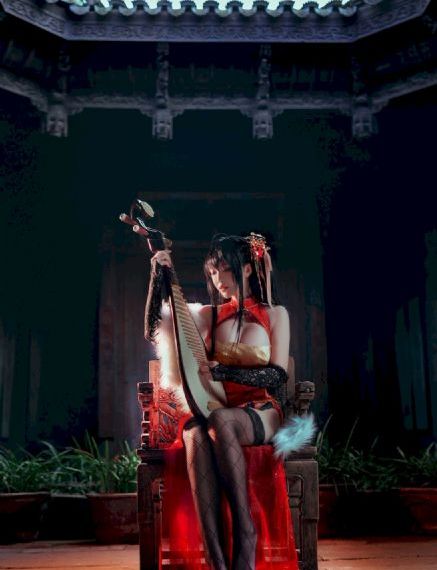 裸体女人与公牛的性行为_高清在线观看